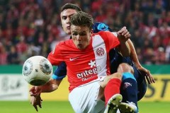 皇马居勒尔远征奇兵：快速反击战术布局下的中场灵魂